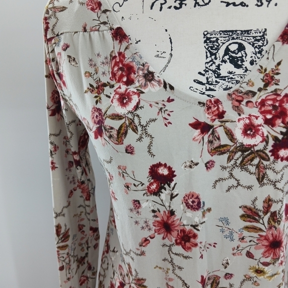 Daytrip Floral Blouse Womens Size XS Long Sleeve V-Neck Lightweight Stretch - Picture 2 of 5